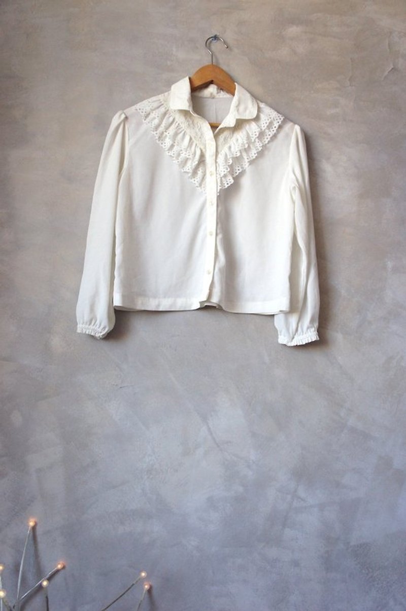 鏤空V荷葉領與蕾絲滾領口  古著 - 恤衫 - 其他材質 白色