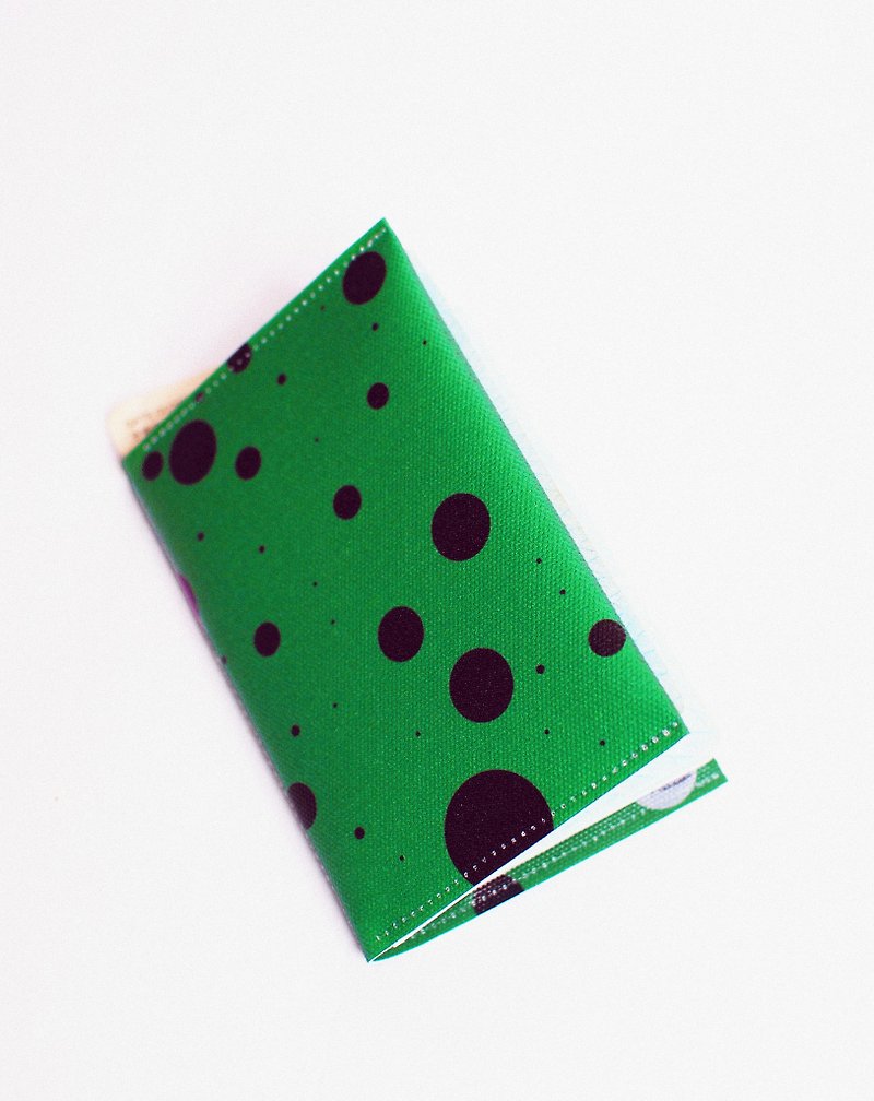 The ladybug is also on vacation. Passport case - Passport Holders & Cases - Waterproof Material Green