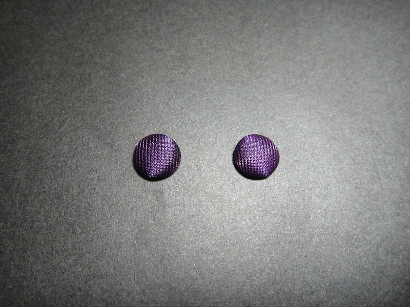 (C) _ sexy body purple cloth button earrings C20BT / UZ12 - ต่างหู - วัสดุอื่นๆ สีม่วง