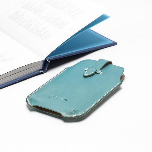 Bluecat Leatherware｜設計師手工皮革製品 Rustic iPhone手機套－裝手機殼用∣海洋藍手染植鞣牛皮革∣多色