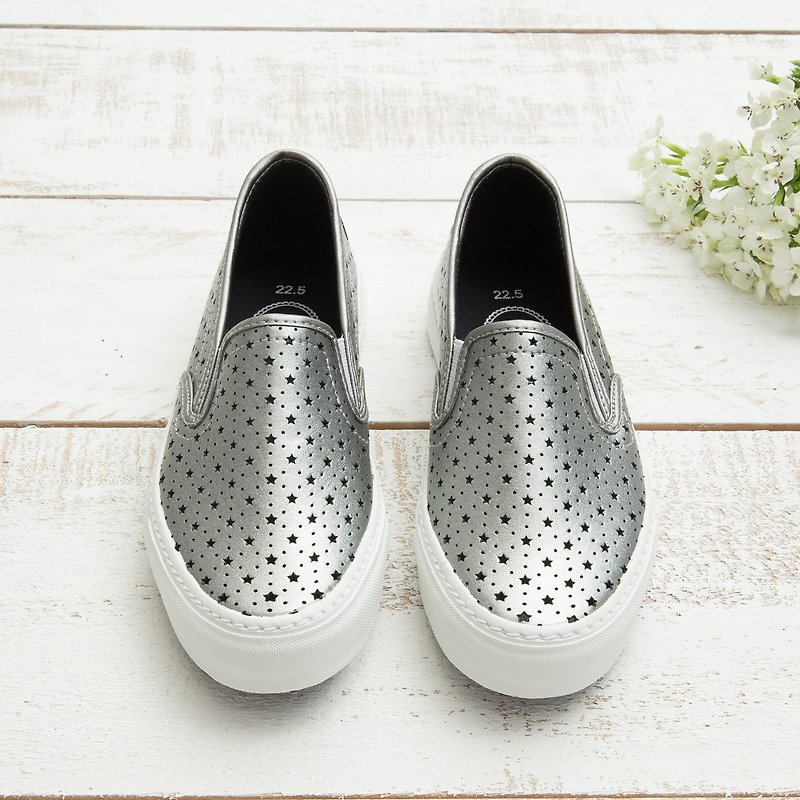 Emerson Silver Star Breathable Slip-On Casual Shoes (Adult) - รองเท้าลำลองผู้หญิง - ไฟเบอร์อื่นๆ สีเงิน