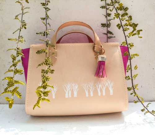 Snow white forest vegetable tanned leather full leather handmade tote bag with wood tassel accessories