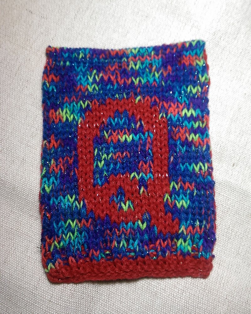 Lan 26-letter four-corner flag with woolen thread-red Q on bright blue background - Items for Display - Other Materials Blue