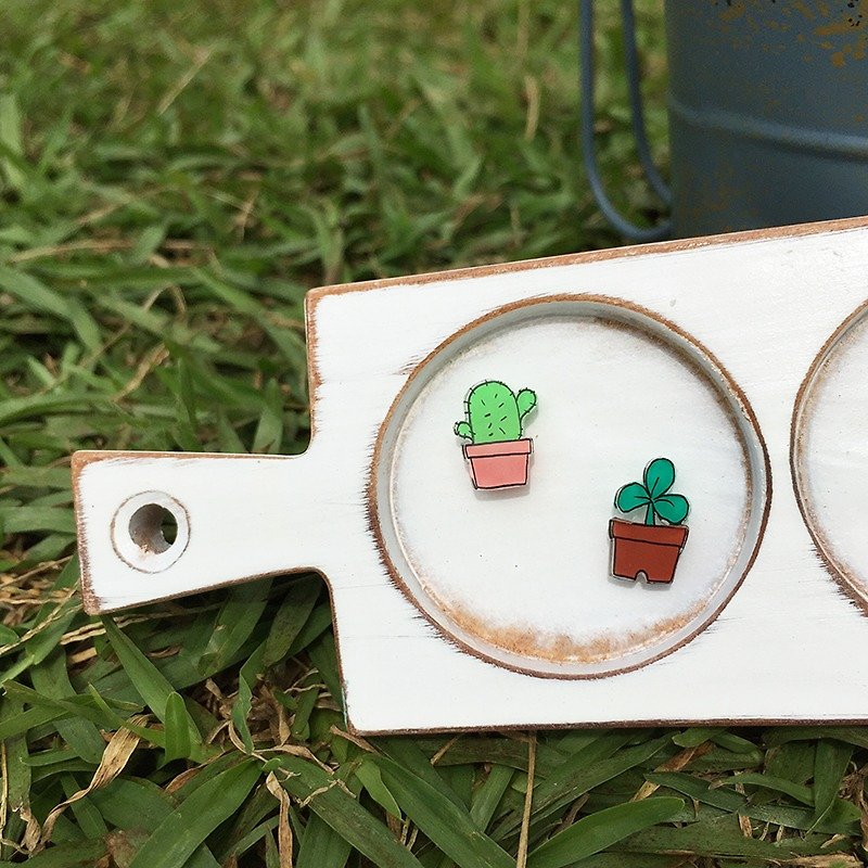 Pista mound hand-painted earrings/grass cactus - ต่างหู - เรซิน สีเขียว
