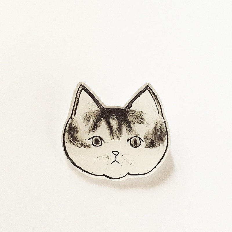 Brooch pin / calico cat - Brooches - Plastic White