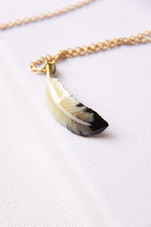 linenjewelry Feather Pendent Necklace by linen.
