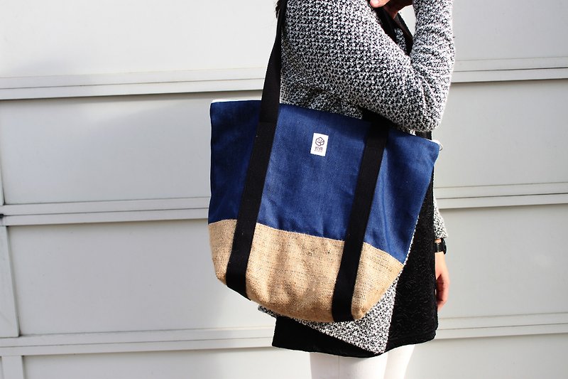 Hand-made × coffee linen / stitching Tote bag / side backpack / hand bag Mother's Day gift - กระเป๋าแมสเซนเจอร์ - วัสดุอื่นๆ สีนำ้ตาล