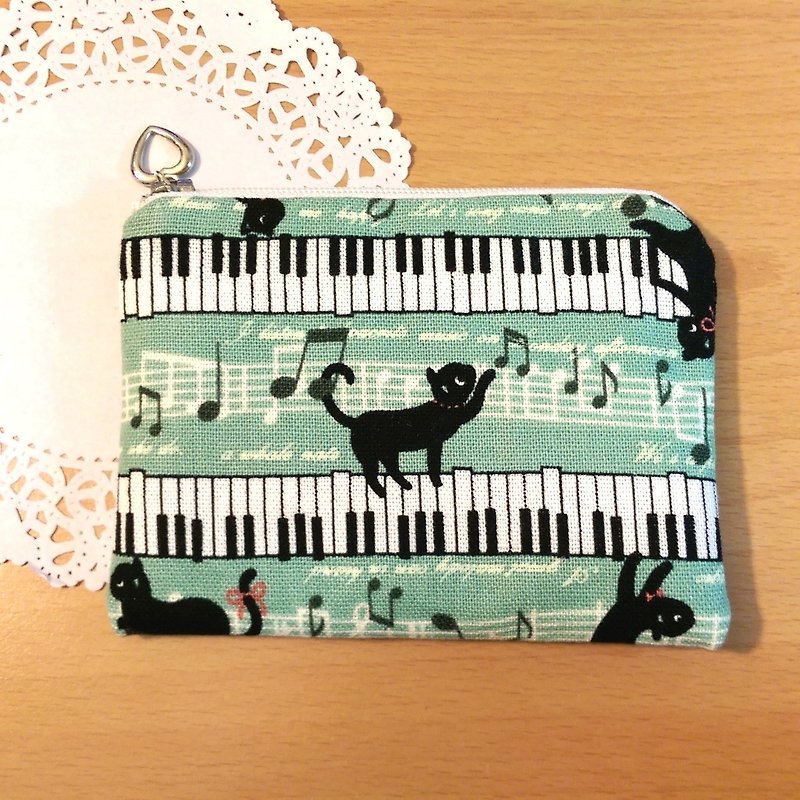 【鋼琴與黑貓零錢包(綠色)】音樂 樂器 音符 五線譜 鋼琴 鍵盤 棉布 手創 客製化 訂做《米思熊》畢業禮物 - 零錢包/小錢包 - 其他材質 綠色