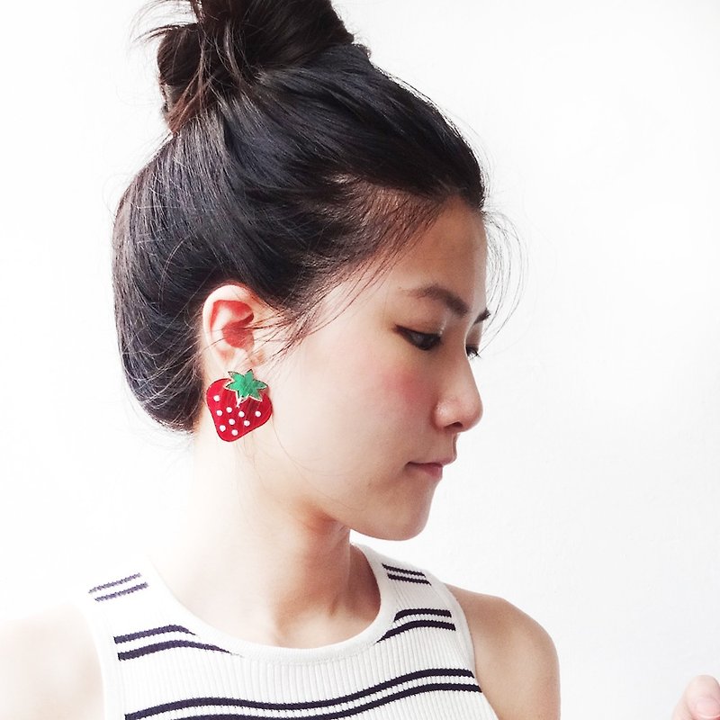 草莓耳環 - 耳環/耳夾 - 塑膠 紅色