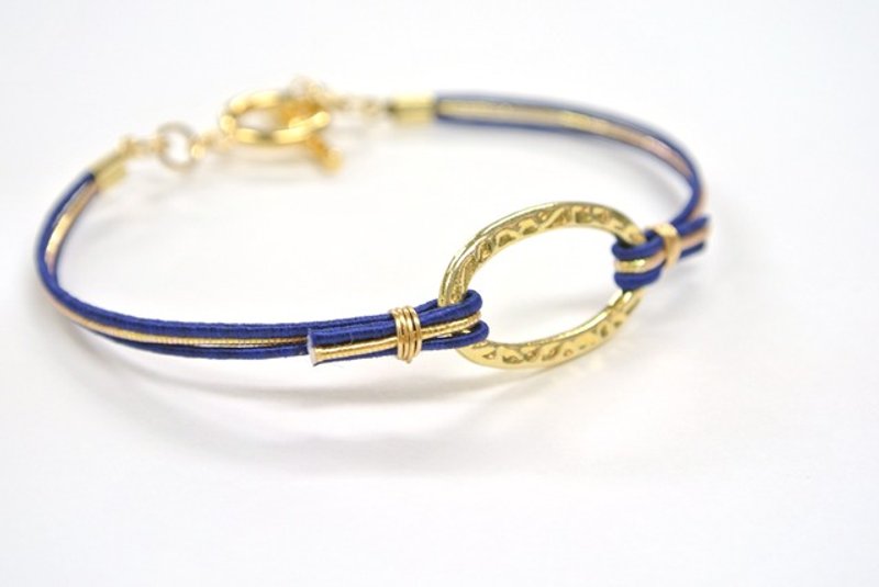 Mizuhiki cord bracelet (Navy × Gold) - สร้อยข้อมือ - กระดาษ สีน้ำเงิน