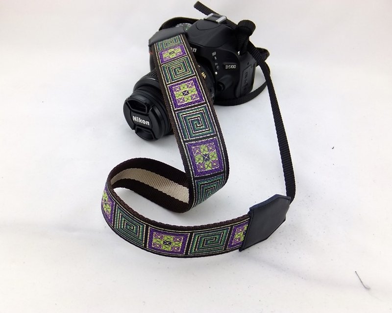 Camera strap can print personalized custom leather stitching national wind embroidery pattern 034 - ขาตั้งกล้อง - หนังแท้ สีม่วง