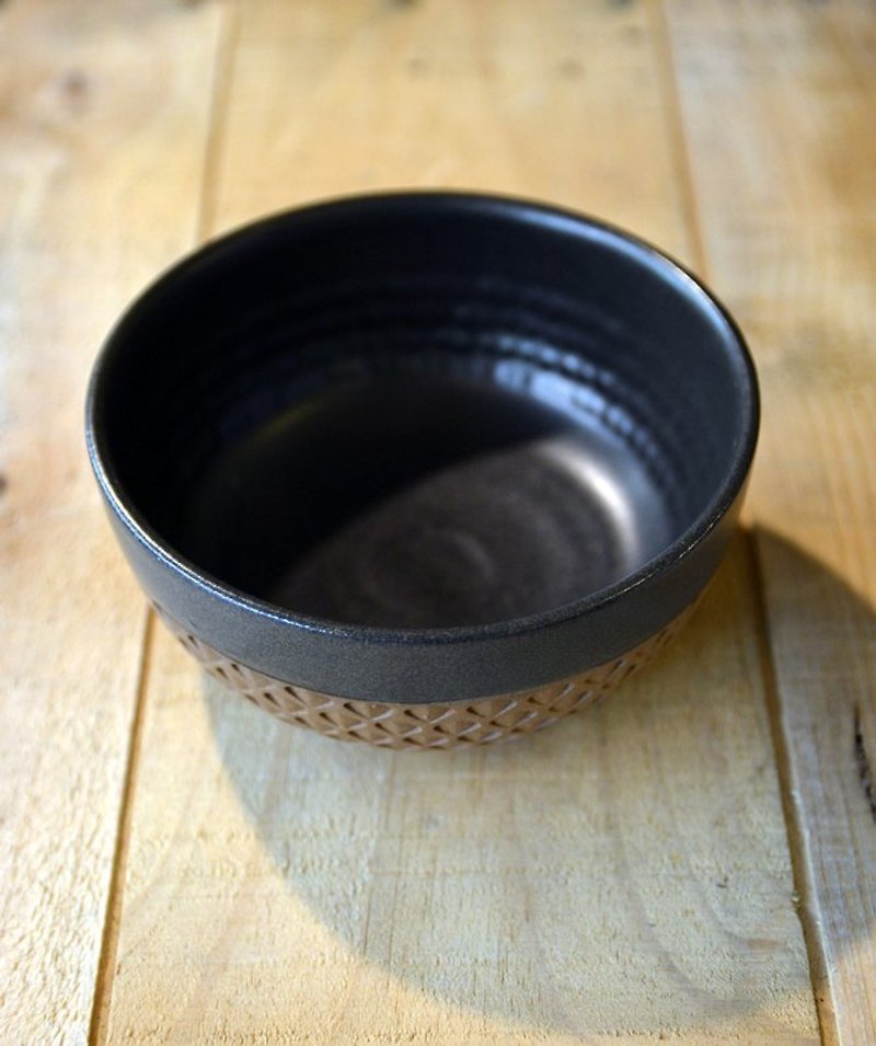素燒碗 pure bowl-深黑 - 茶碗・ボウル - その他の素材 ブラック