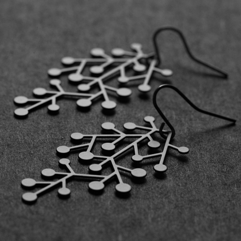 Black snowflake earrings Black Snow Days Earring - ต่างหู - โลหะ 