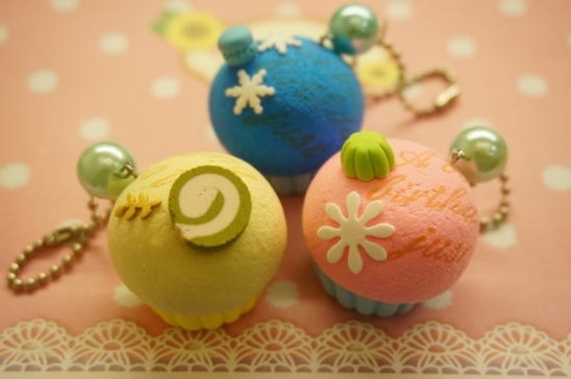 Sweetheart cupcakes handmade Charm - ที่ห้อยกุญแจ - วัสดุอื่นๆ สึชมพู