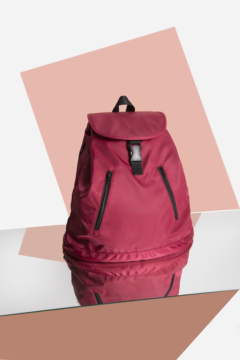 #impeterpeter Backpack in Fuchsia - กระเป๋าเป้สะพายหลัง - วัสดุกันนำ้ สีแดง