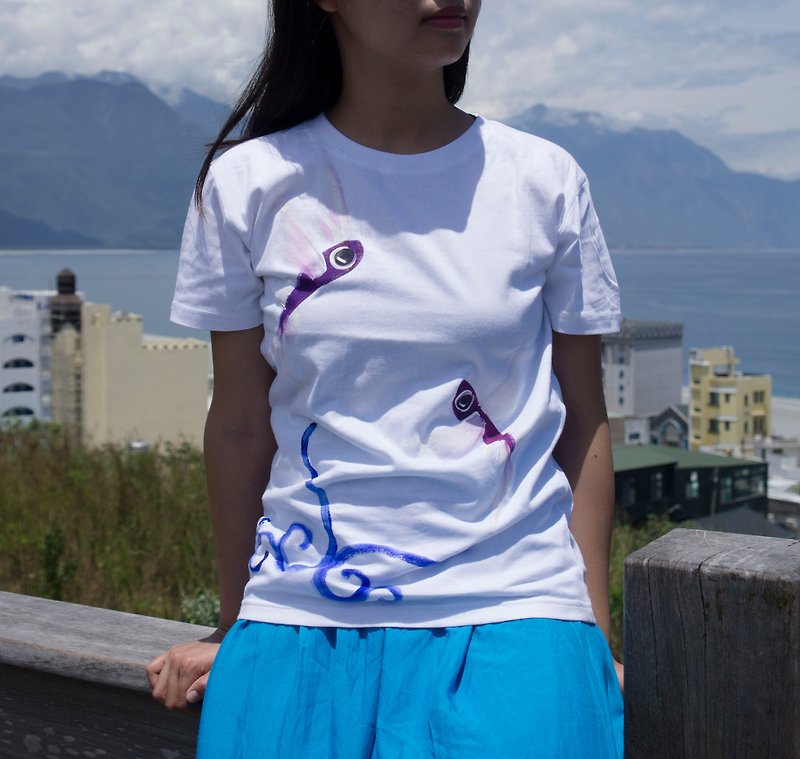 Shuangyue Wave Flying Fish Winiwng Hand-painted Clothes - เสื้อฮู้ด - วัสดุอื่นๆ 