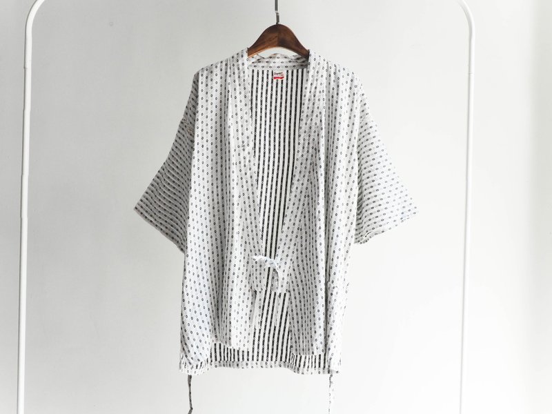 河水山 - 奈良時日藍花叢 羽織 日本古董和服外套 古著 - 女上衣/長袖上衣 - 其他材質 白色