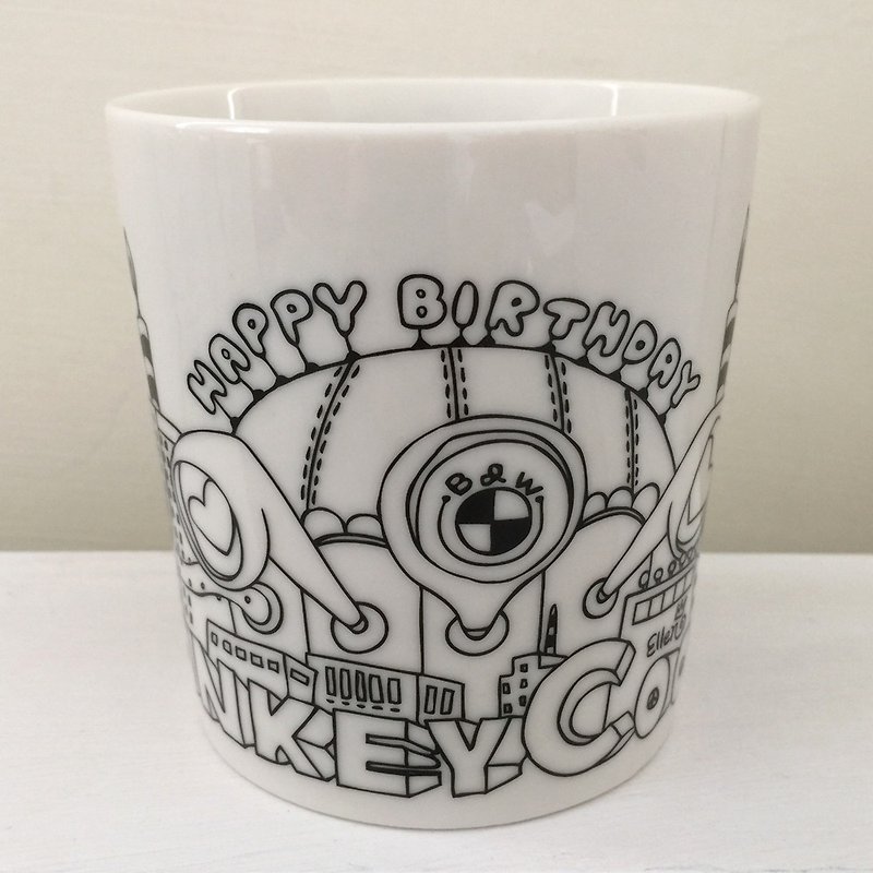 全瓷馬克杯  生日快樂 | MonkeyCookie - 咖啡杯 - 其他材質 白色