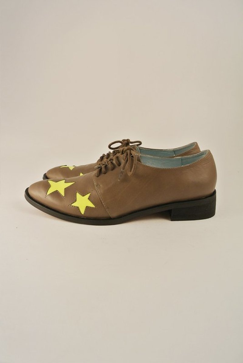 多愁善感跳恰恰。前進兩步退一步。星星拼接平底牛津 - Women's Casual Shoes - Genuine Leather Brown