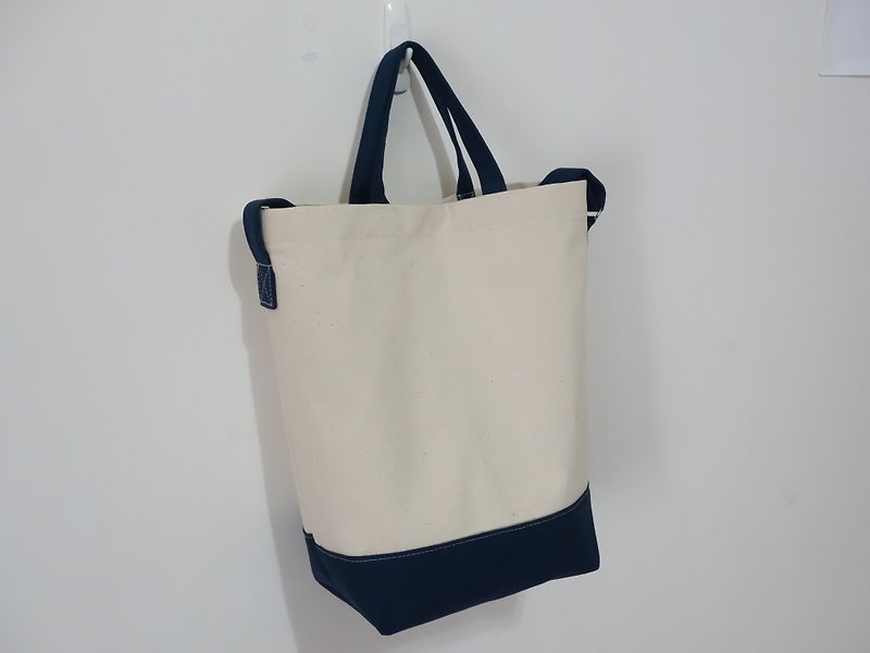 University Shoulder Bag Embarcadero dark blue - กระเป๋าแมสเซนเจอร์ - ผ้าฝ้าย/ผ้าลินิน ขาว