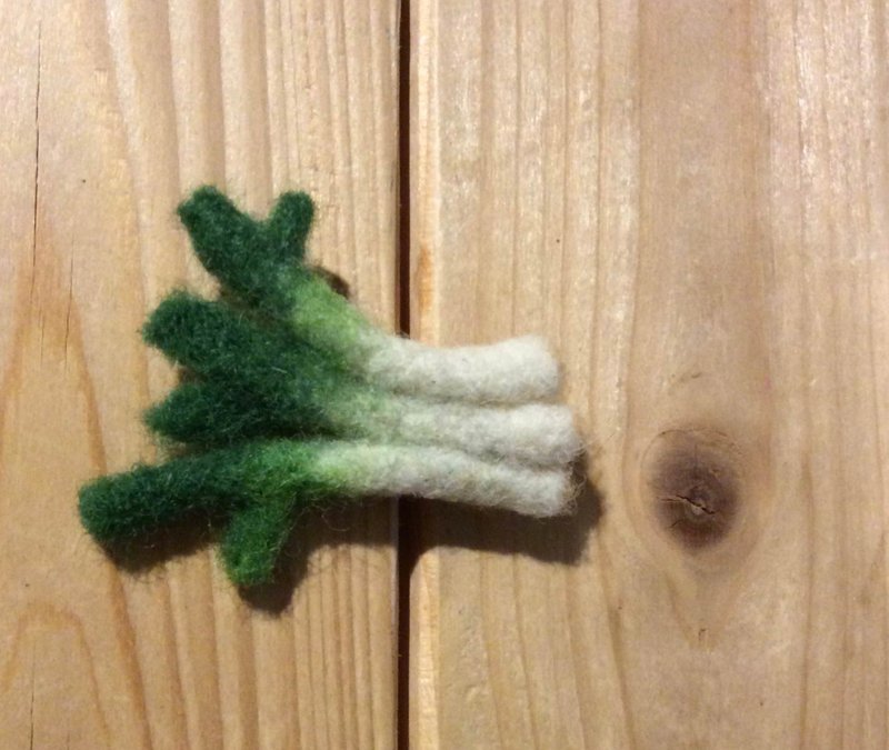 Green onions (brooch) - Brooches - Wool Green