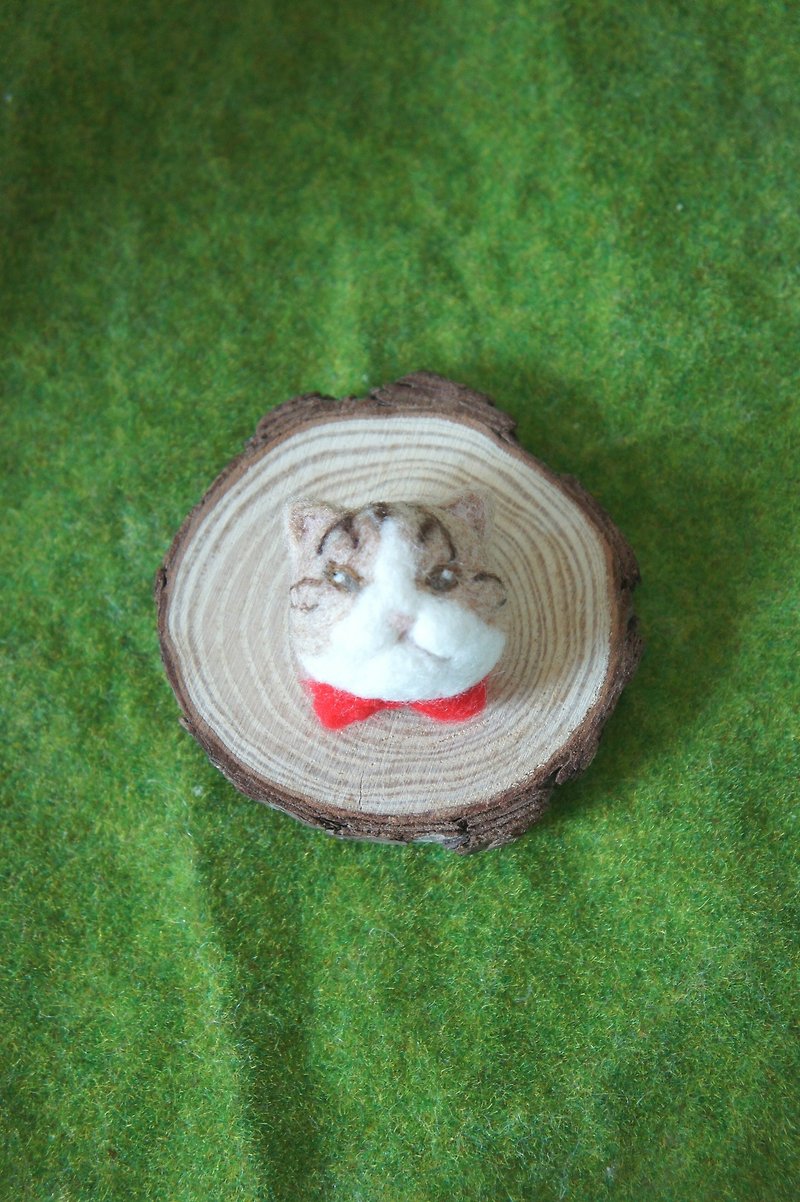 [Fur rabbit] wool felt red bow cat cat pins / brooch custom - Brooches - Wool 