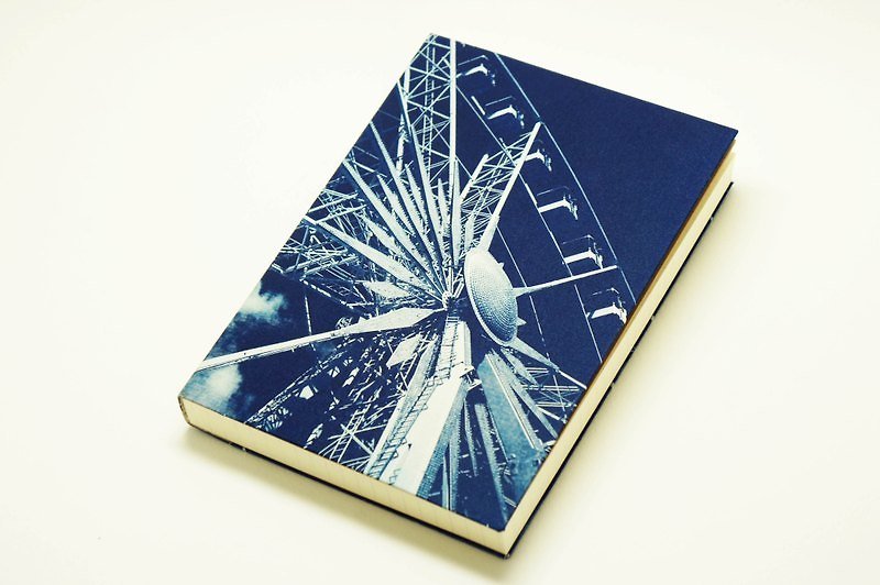 Handmade Blue Sun Notebook-Silver Wheel - สมุดบันทึก/สมุดปฏิทิน - กระดาษ สีน้ำเงิน
