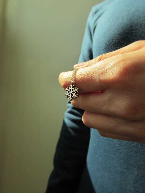 mittag jewelry｜公平貿易珠寶 snowflake necklace 雪花項鍊 | 聖誕節 禮物首選 設計師手工