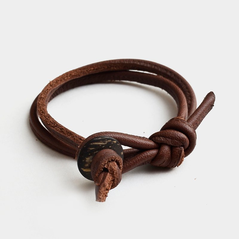 [The Law of Coconut Shell] Leather bracelet, cowhide bracelet, brown cowhide + coconut shell buckle bracelet gift - Bracelets - Genuine Leather Brown