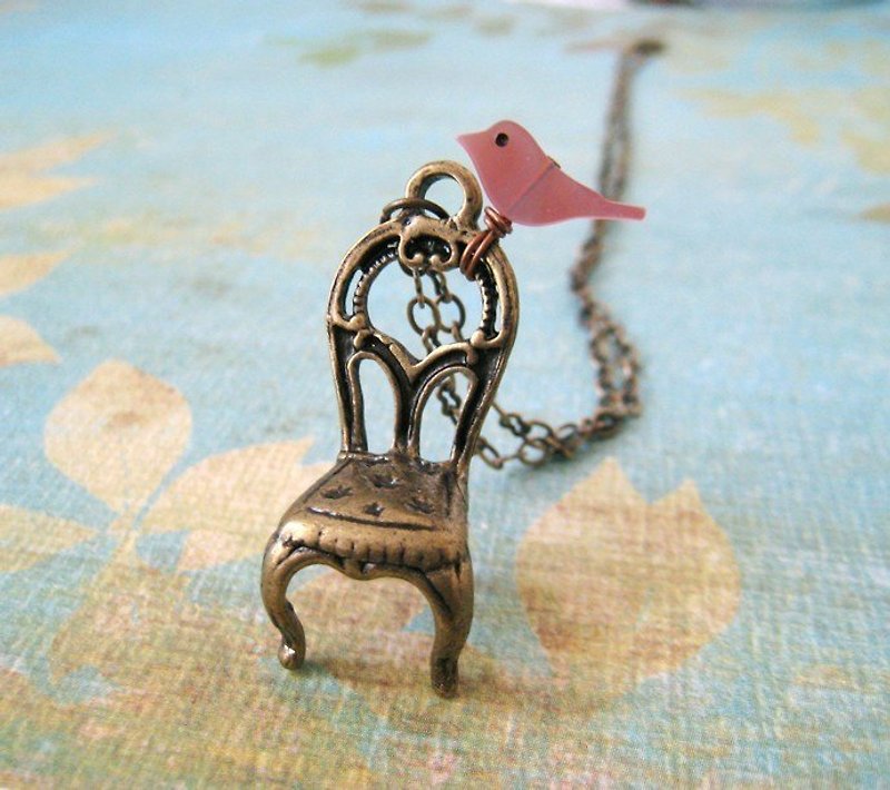 椅背上的小鳥項鍊 - 項鍊 - 其他材質 卡其色