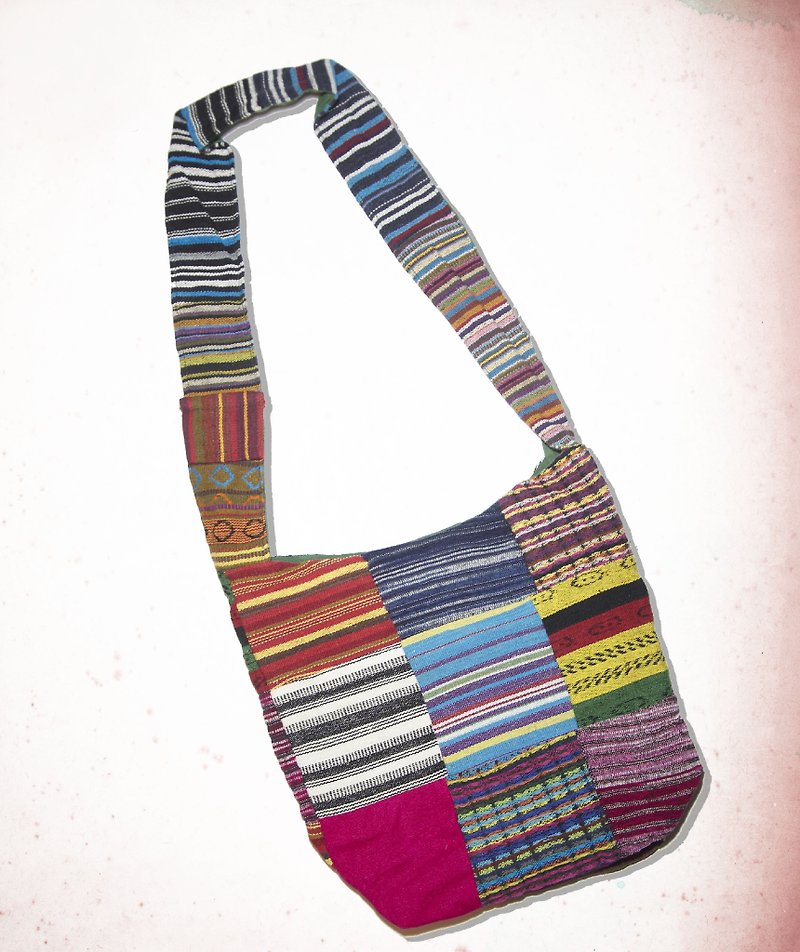 新手感民族風斜背包-拼貼風格（僅存一件喔！） - Messenger Bags & Sling Bags - Cotton & Hemp Multicolor