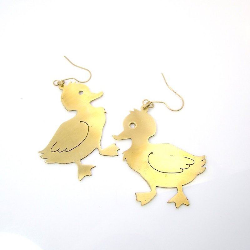 Duck earring in brass hand sawing - 耳環/耳夾 - 其他金屬 