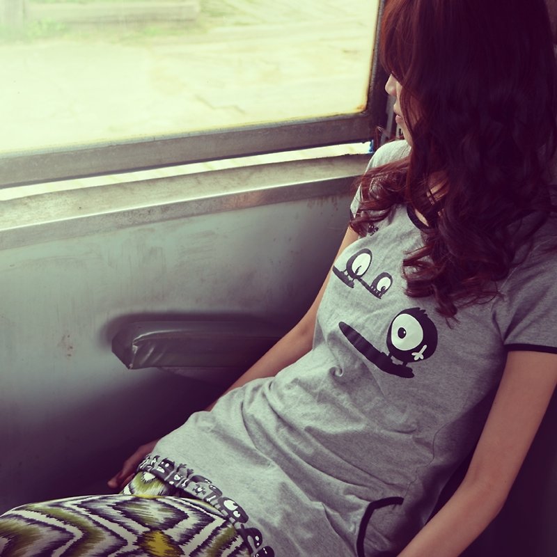 【Peej】'Three Eyed Monsters' Combed cotton t-shirt / Grey - เสื้อยืดผู้หญิง - ผ้าฝ้าย/ผ้าลินิน สีเทา