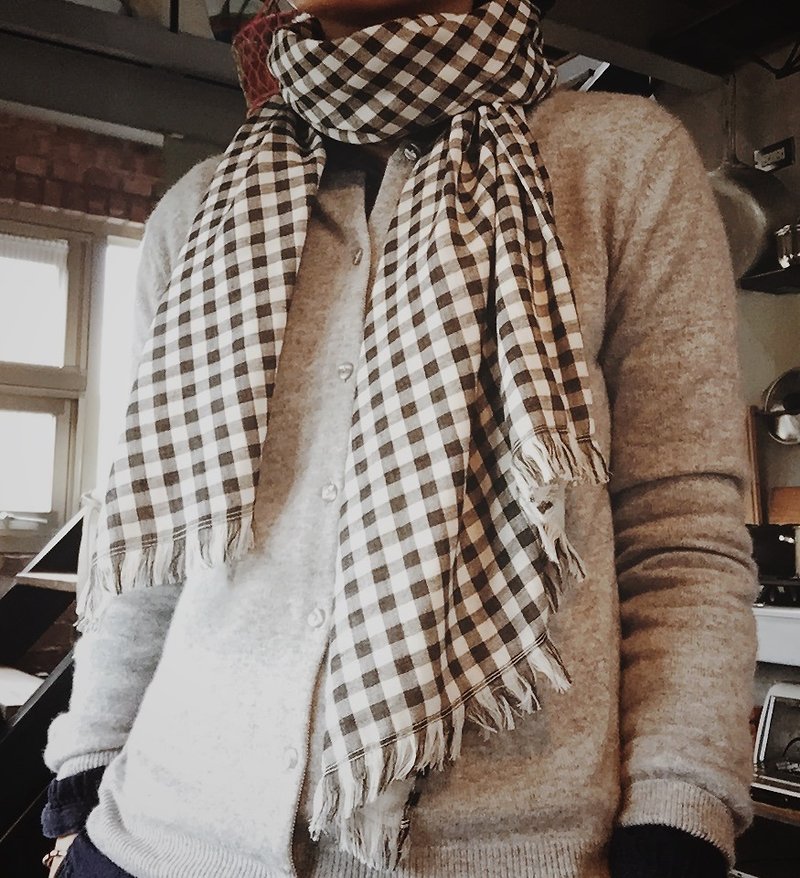 Japan double yarn soft black and white plaid scarves warm winter warmth - ผ้าพันคอ - ผ้าฝ้าย/ผ้าลินิน ขาว