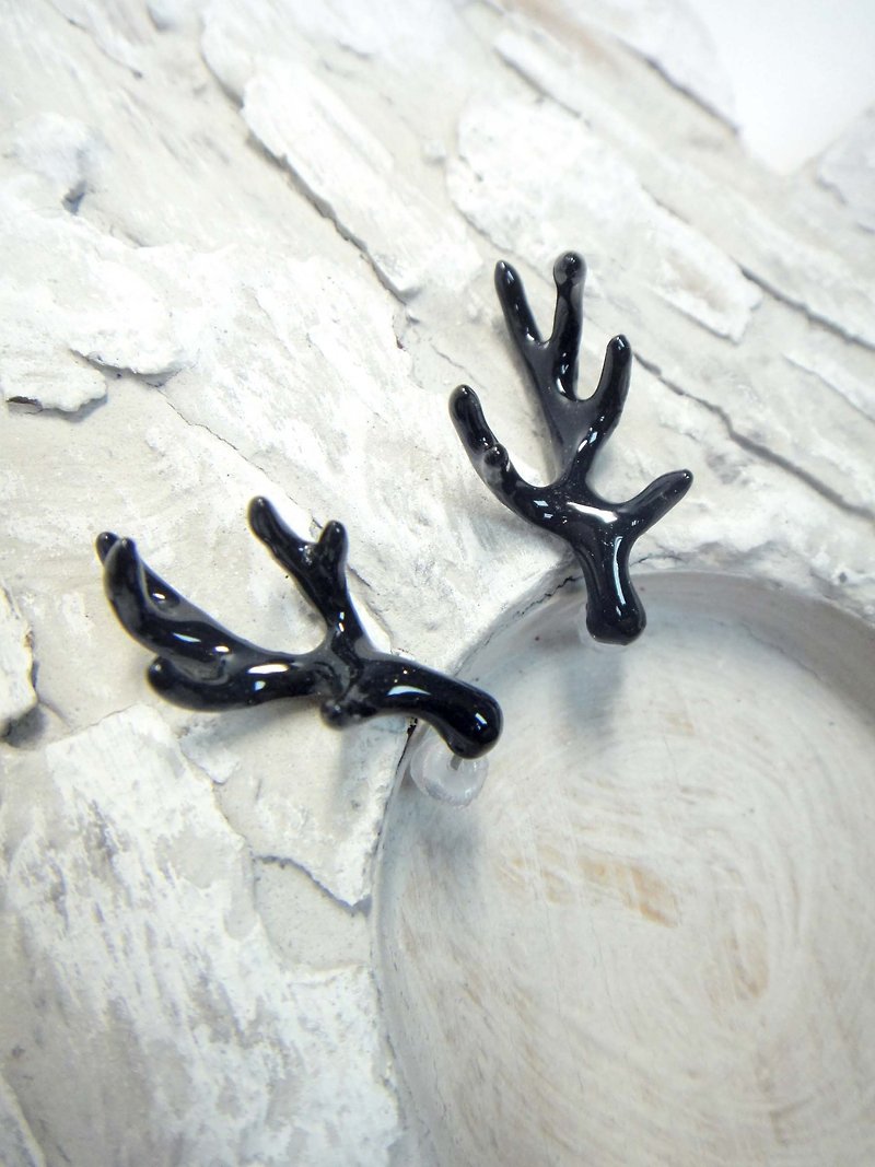 TIMBEE LO black elk horn earrings - Earrings & Clip-ons - Other Metals Black