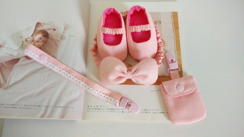 財団Shuiyu出産のギフトのベビーシューズ+ヘッドバンド+クリップ+おしゃぶり平和のシンボルバッグ - 出産祝い用贈物 - その他の素材 ピンク