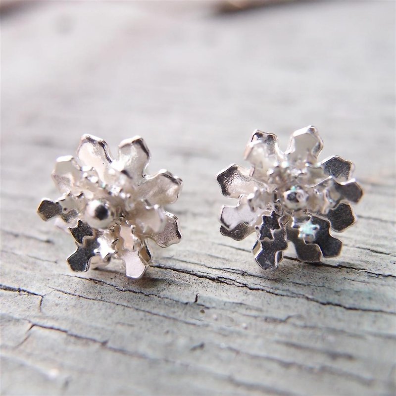 925 Sterling Silver Snowflake Earrings - Earrings & Clip-ons - Other Metals Silver