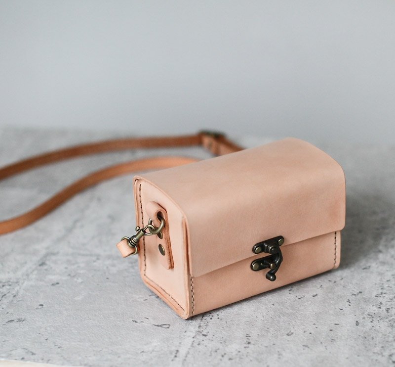 Classy Hand Stitched nude color leather camera case for Canon Sony DC - กระเป๋ากล้อง - หนังแท้ สีกากี