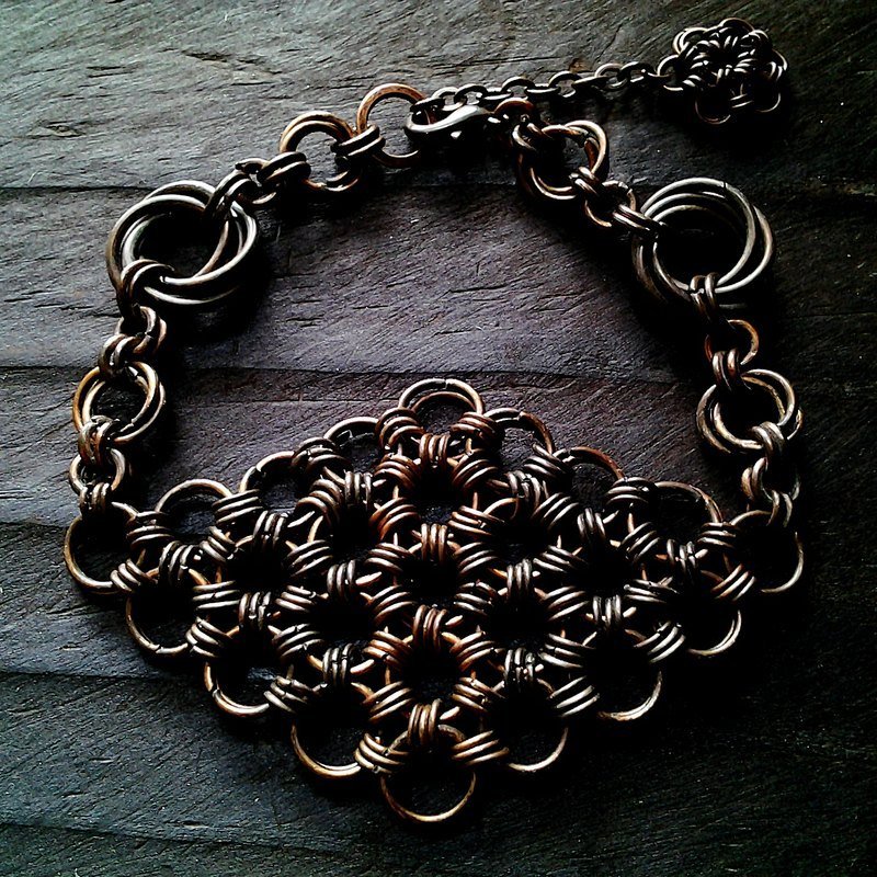 Muse Huanhuan interlocking metal chainmail bracelet diamond red bronze - สร้อยข้อมือ - โลหะ สีนำ้ตาล