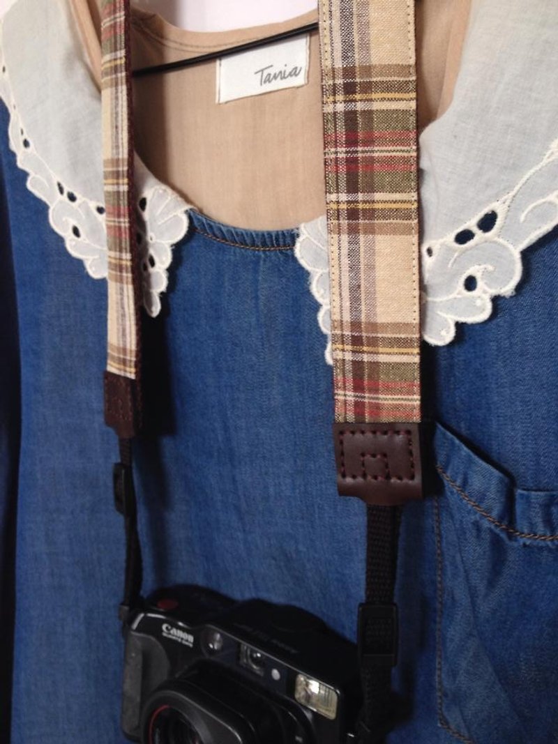 ﹝ Clare ﹞ vintage hand-made cloth and warm Plaid camera strap - ID & Badge Holders - Other Materials Brown