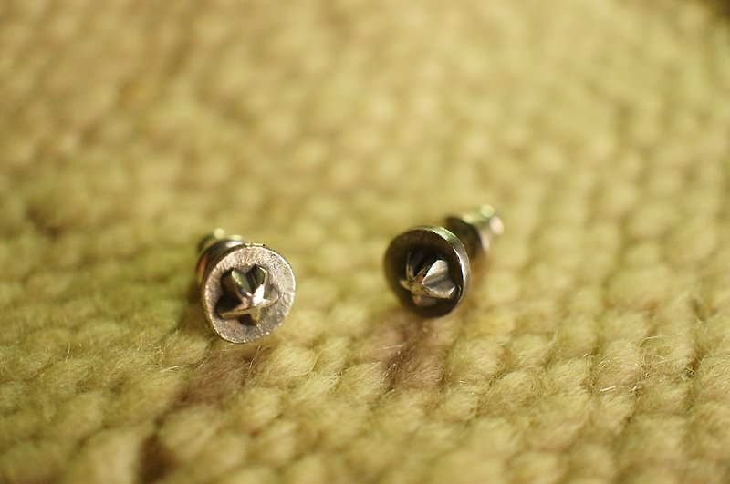 【janvierMade】Sterling Silver Blink Star Earrings / Blink Star Stud Earrings / 925 Sterling Silver Studs - ต่างหู - โลหะ 