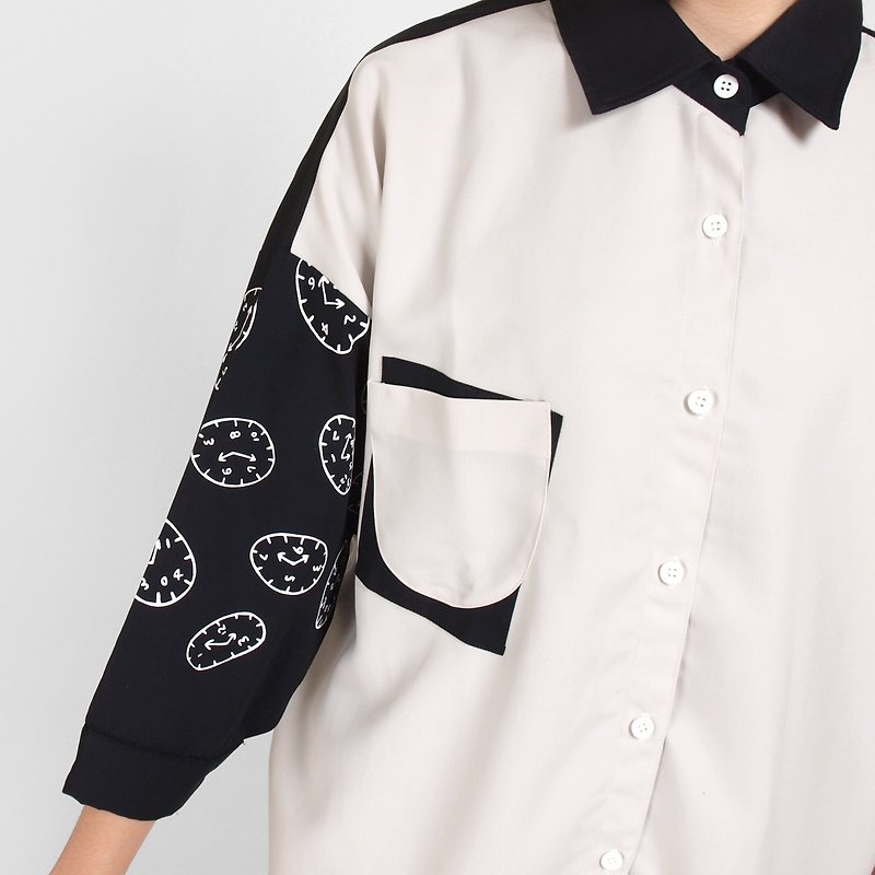 【HEYSUN】時間系列/絹印時間印花撞色寬鬆襯衫-黑白拼接 - 女襯衫 - 其他材質 黑色