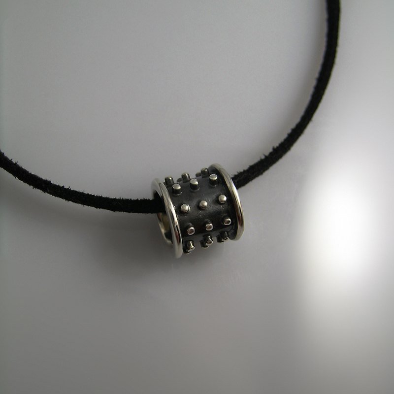FUHSIYATUO Plastic Art-[Door] Sterling Silver Pendant - Necklaces - Other Metals Black