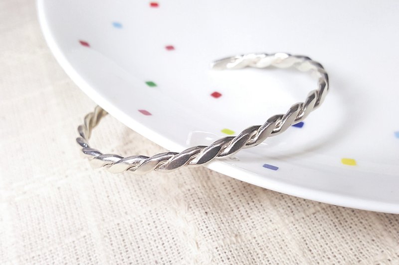 // // Twist wrapped sterling silver bracelet bracelet female models Type C - Bracelets - Other Metals White