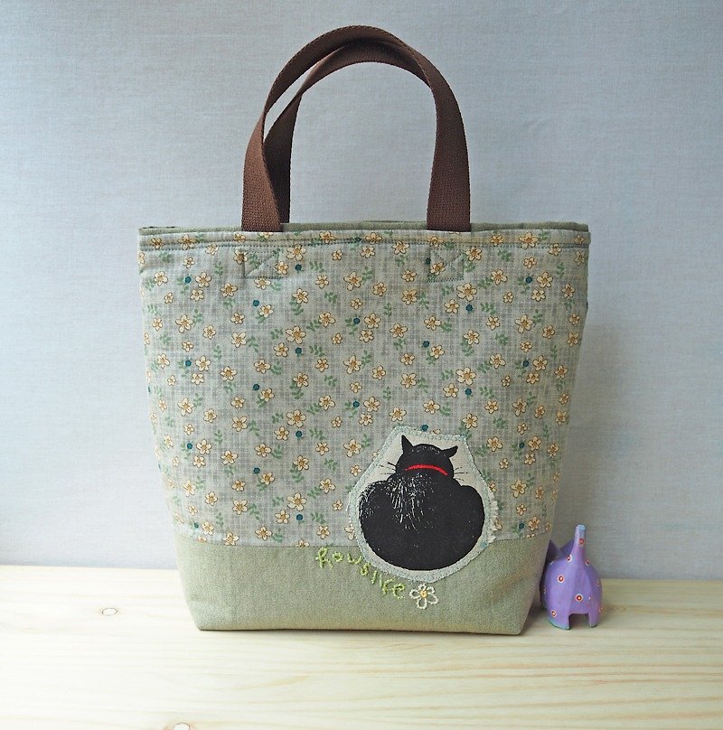 howslife 【Maoyuhuaxiang】Applique embroidery series~portable cotton tote bag - กระเป๋าถือ - ผ้าฝ้าย/ผ้าลินิน สีเขียว