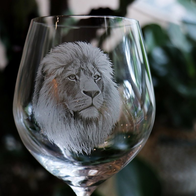 665cc 【獅王】Lucaris水晶上海系列 勃根地紅酒杯 獅子座 客製化 - 酒杯/酒器 - 玻璃 灰色