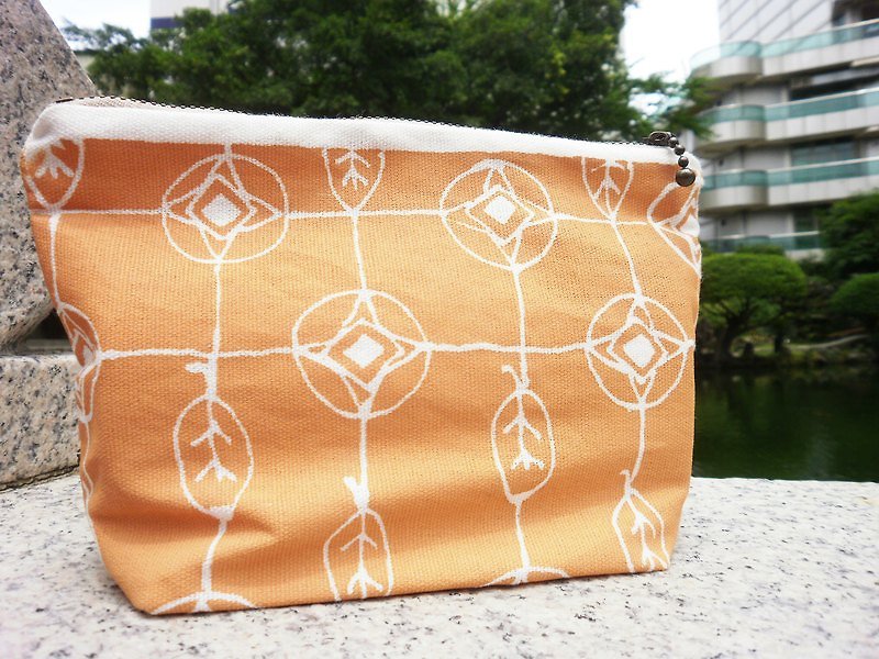 [Good service] GOODO hand-made silk-screen printing Tiehua × window / cosmetic / toiletries bag / small objects pack - Toiletry Bags & Pouches - Other Materials Multicolor