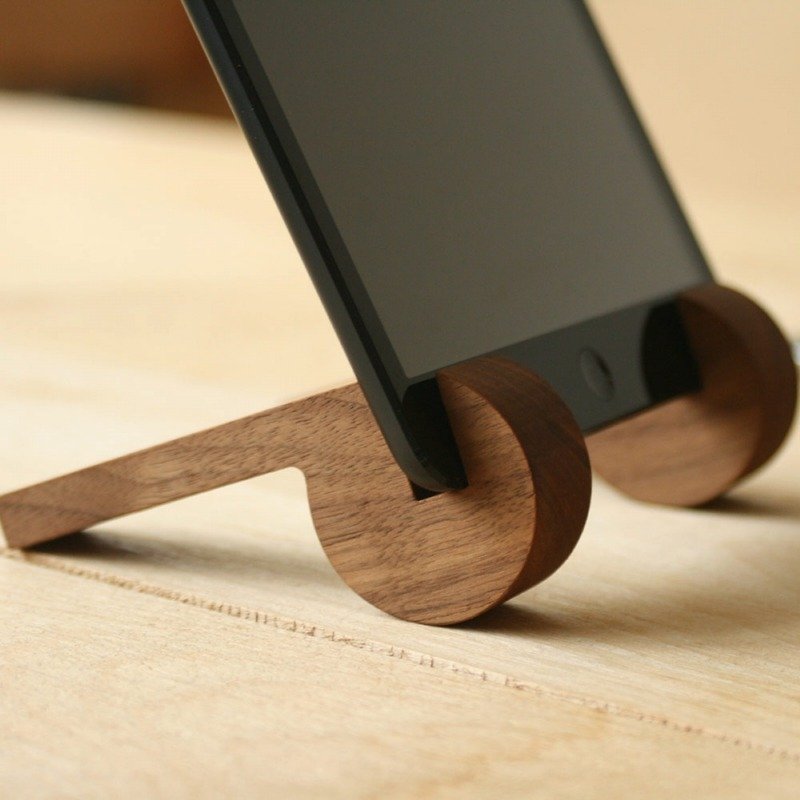 Wooden iPad Stand - อื่นๆ - ไม้ สีนำ้ตาล