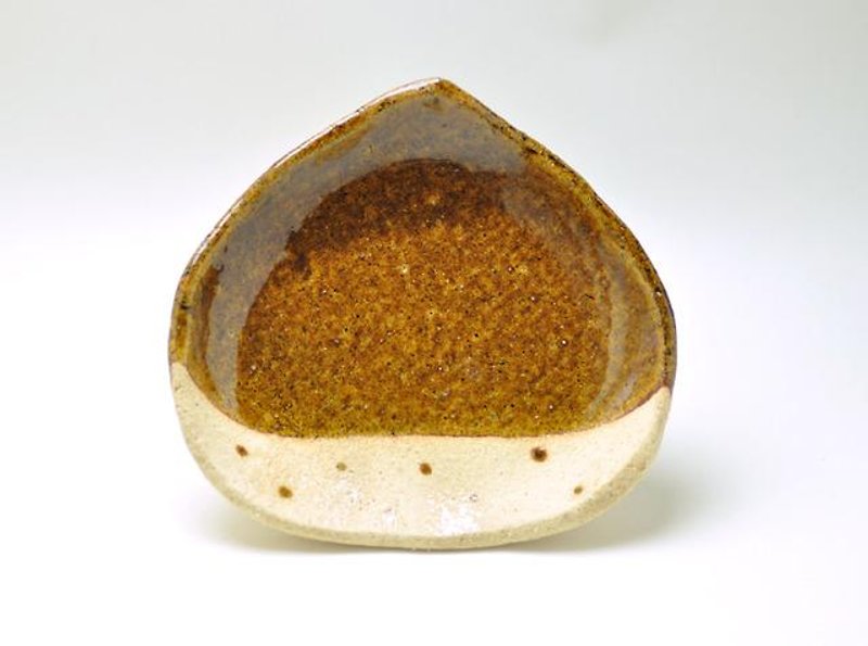 Chestnut Sara 2014 (regular size)) [Ceramic middle plate] - จานเล็ก - วัสดุอื่นๆ 