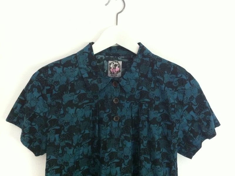 Handmade shirts with short sleeves Blue Cat Blue Cat Blouse - 女襯衫 - 棉．麻 藍色